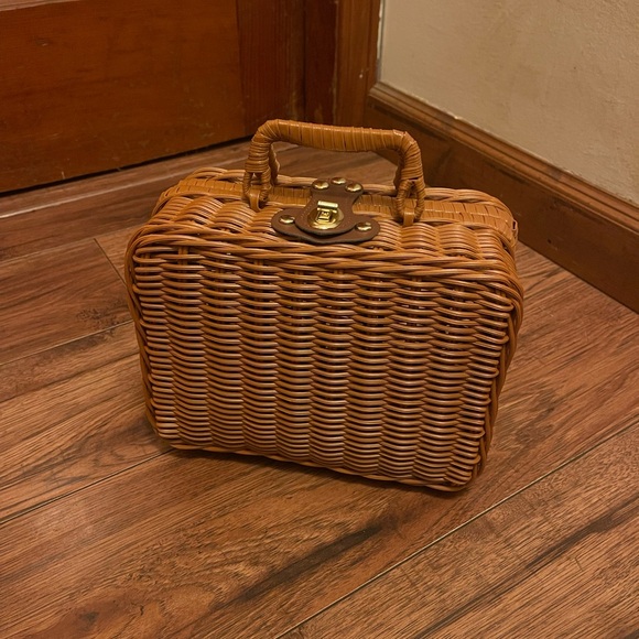 Source Unknown Handbags - Imitation Rattan Handbag with Gold Clasp - plastic handles